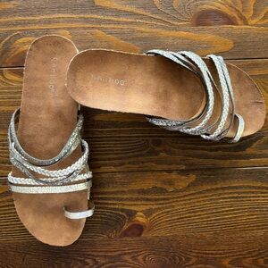 Bamboo Platform sandals  
Silver color 
Size 9/ 39